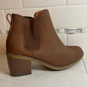 Softmoc Brown Ankle Boots. Elastic sides for comfort. EUC!